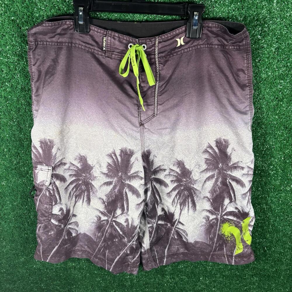Hurley size 34 Vtg Y2K Surf men’s Board Shorts Cargo pocket and palm trees